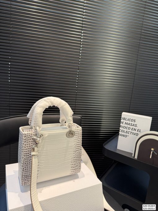 DIOR diamond-encrusted shoulder bag - Image 8