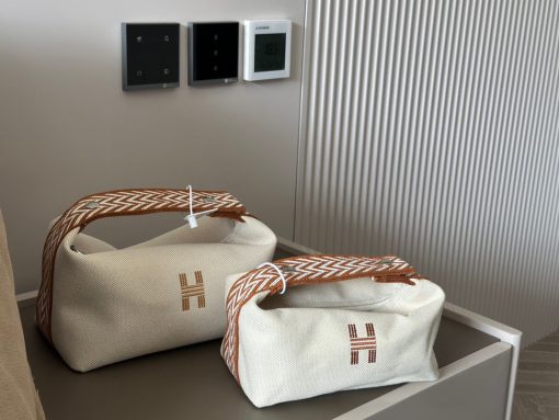 Hermes toiletry bag - Image 4