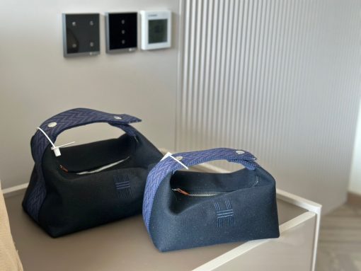 Hermes toiletry bag - Image 10
