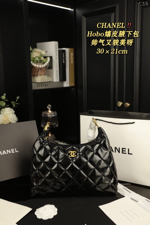 CHANEL diamond pattern bag - Image 3