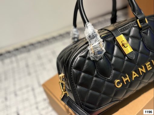 Chanel handbag - Image 9