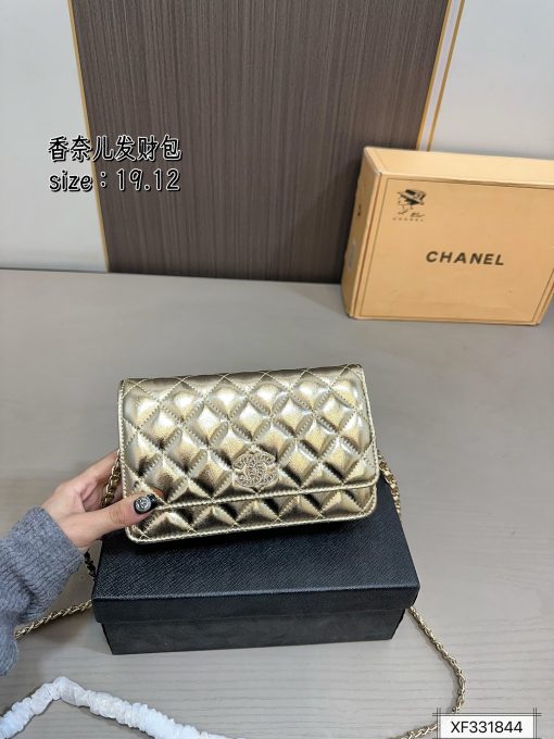 Chanel Diamond Money bag - Image 2