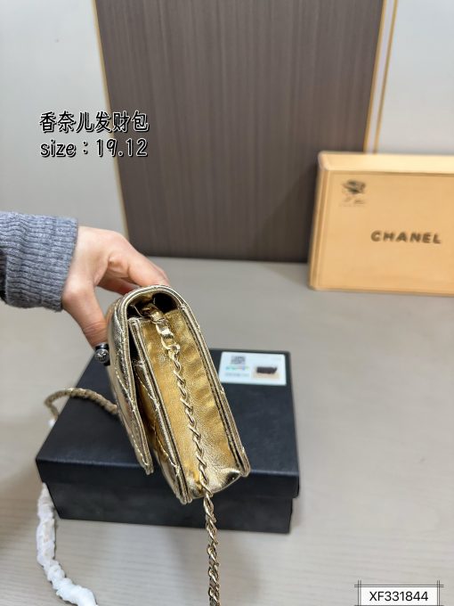 Chanel Diamond Money bag - Image 3