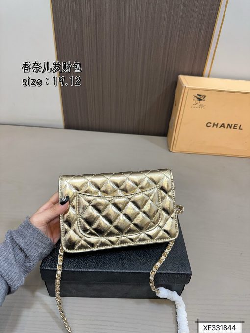 Chanel Diamond Money bag - Image 4