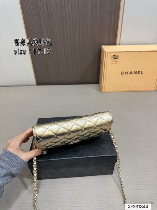 Chanel Diamond Money bag - Image 9