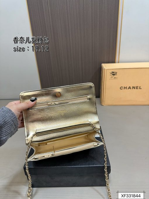 Chanel Diamond Money bag - Image 10