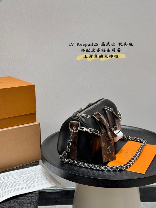 LV Keepa pillow bag - Image 3