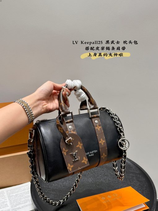 LV Keepa pillow bag - Image 5