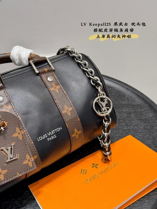 LV Keepa pillow bag - Image 6