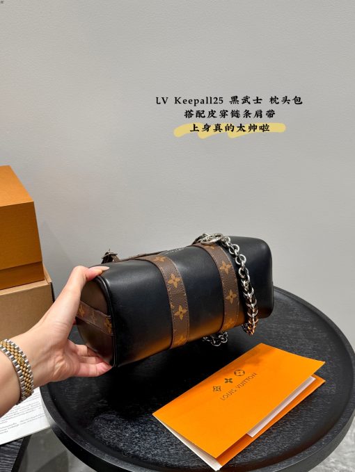 LV Keepa pillow bag - Image 9