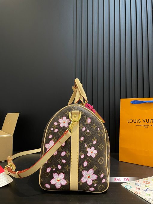 LV travel bag - Image 5