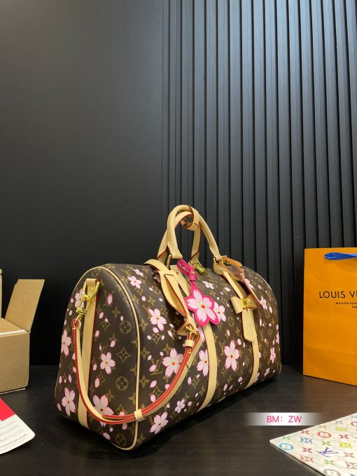 LV travel bag - Image 6