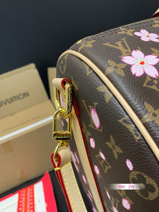 LV travel bag - Image 7