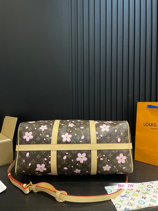 LV travel bag - Image 9