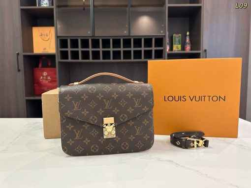 LV messenger bag - Image 3