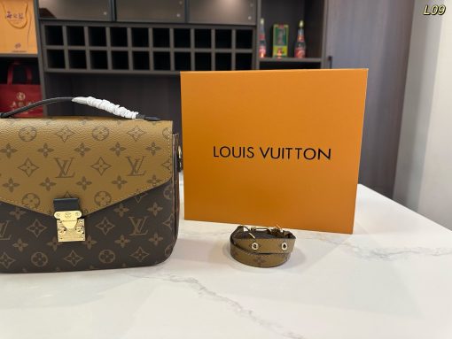 LV messenger bag - Image 5