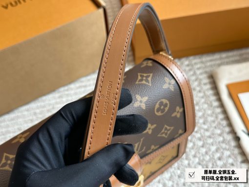 Louis Vuitton messenger bag - Image 8