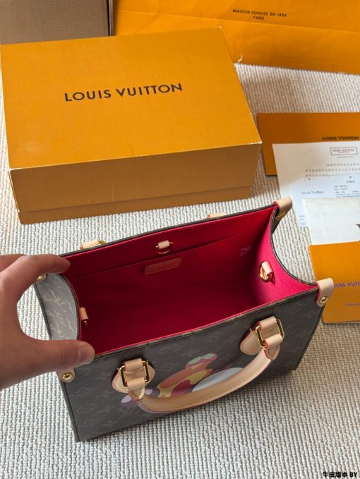 LV Onthego - Image 10
