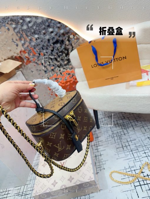 LV cosmetic bag - Image 2
