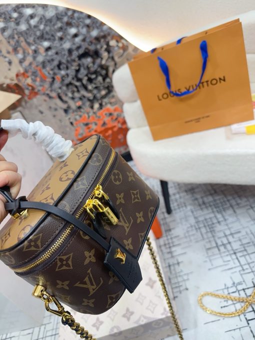 LV cosmetic bag - Image 5