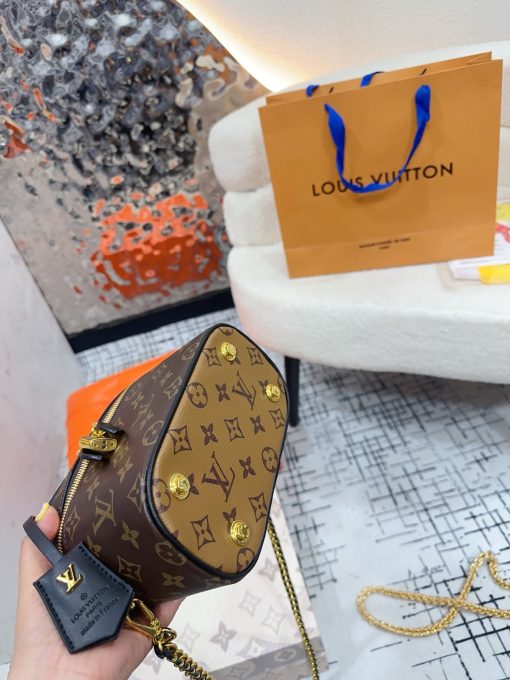 LV cosmetic bag - Image 7