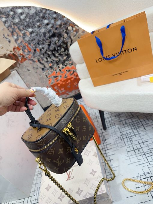 LV cosmetic bag - Image 8