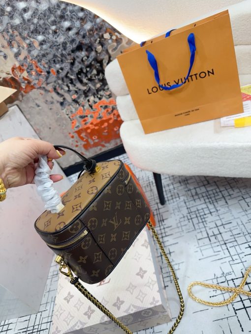 LV cosmetic bag - Image 9
