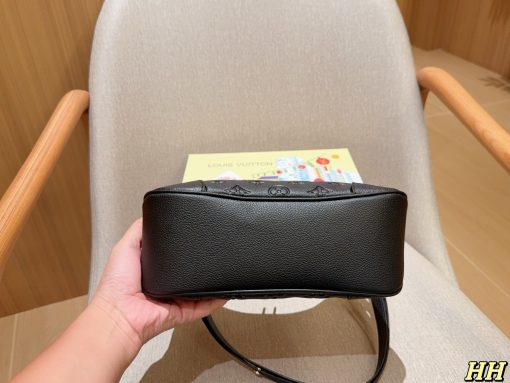 LV Boulogne croissant bag - Image 7