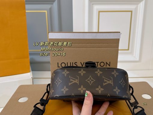 LV messenger bag - Image 8