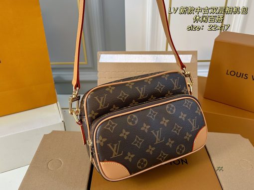 LV camera bag - Image 3