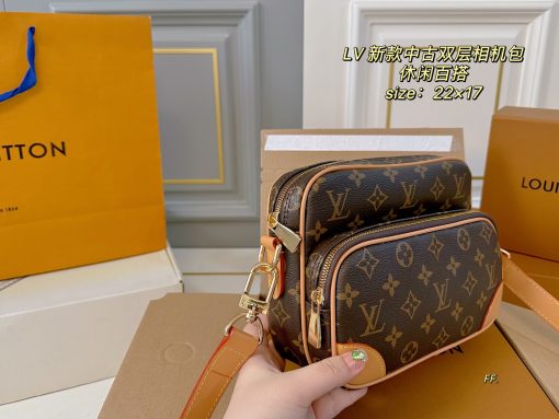 LV camera bag - Image 4