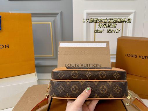 LV camera bag - Image 5