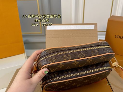 LV camera bag - Image 6