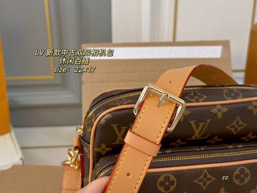 LV camera bag - Image 9