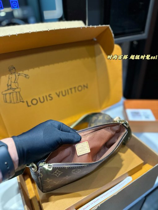 LV Mahjong bag - Image 9