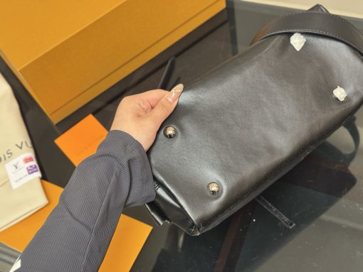 LV CarryAll - Image 9