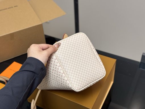LV bucket bag - Image 9