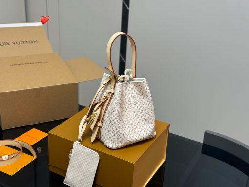 LV bucket bag - Image 10