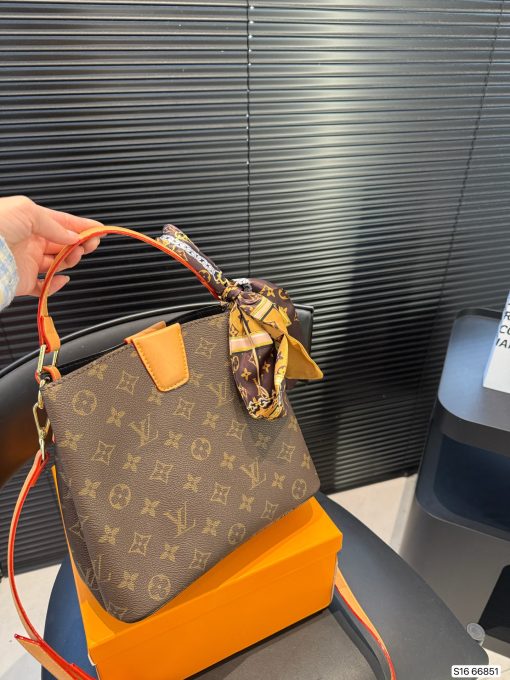 LV tote bag - Image 3