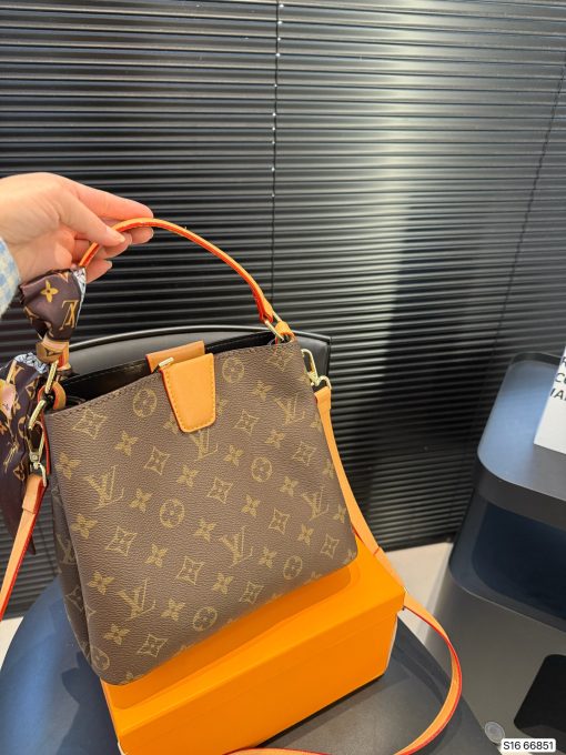 LV tote bag - Image 6