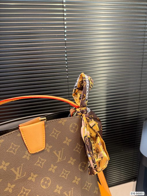 LV tote bag - Image 7