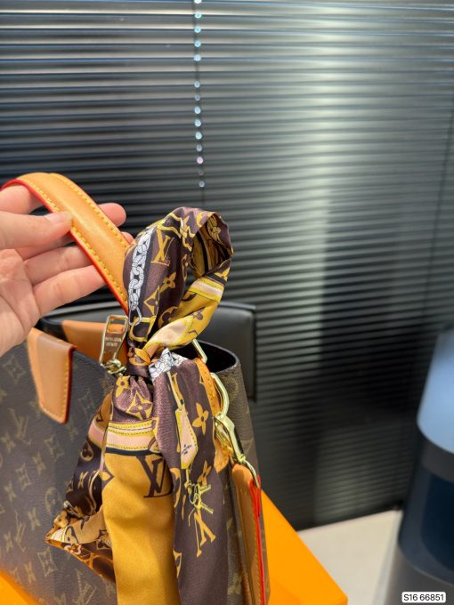 LV tote bag - Image 9