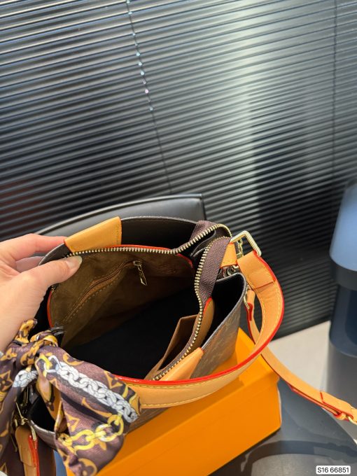 LV tote bag - Image 10