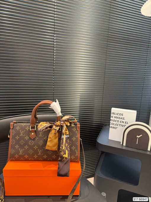 LV tote bag - Image 4