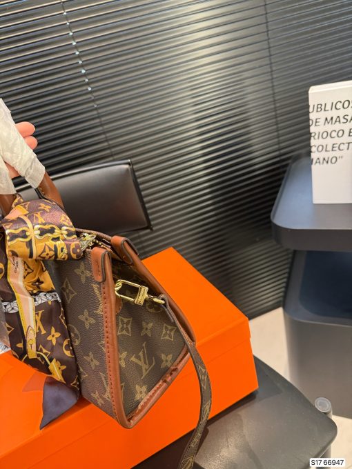 LV tote bag - Image 5