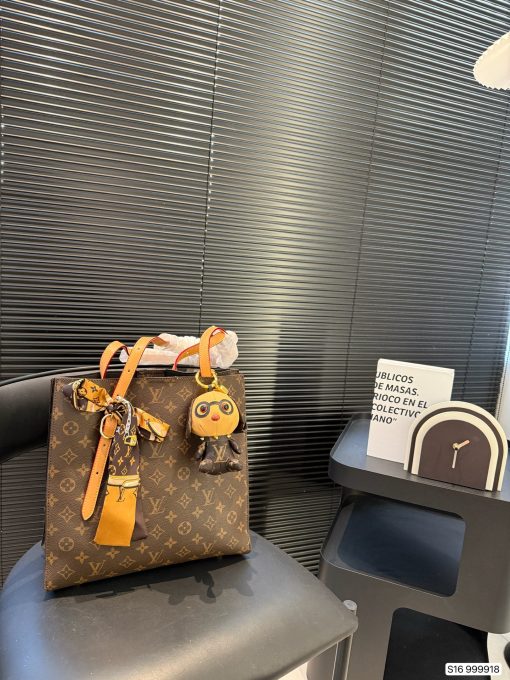 LV tote bag