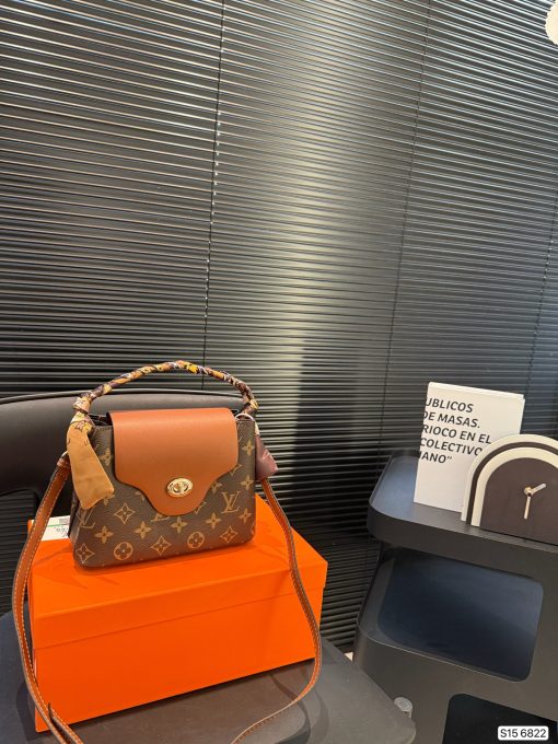 LV tote bag