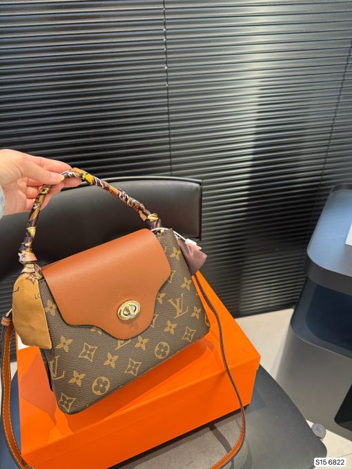 LV tote bag - Image 3