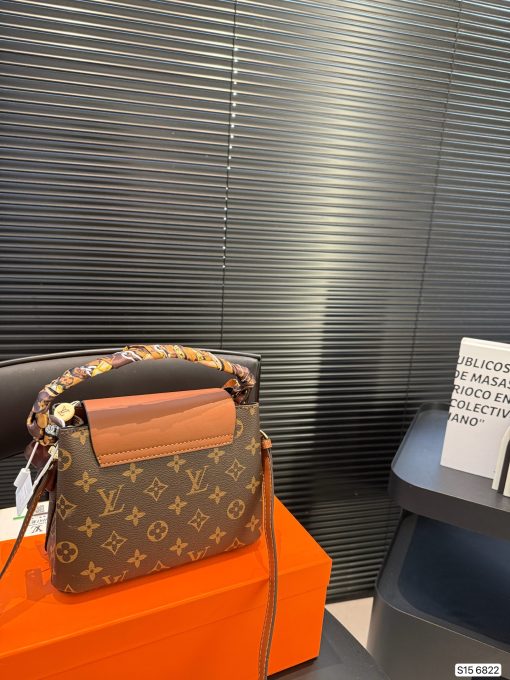 LV tote bag - Image 6
