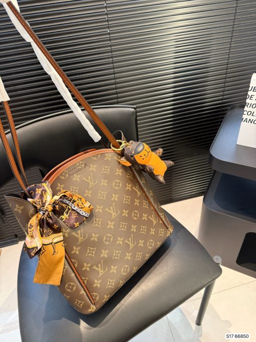 LV tote bag - Image 3